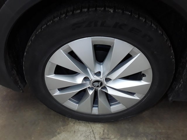 Skoda Elroq LOFT +WÄPU +AHK +19" +CARPLAY +MATRIX +ACC +RKAM +NAVI +SHZ +