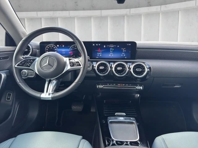 Mercedes-Benz CLA 180 Progressive