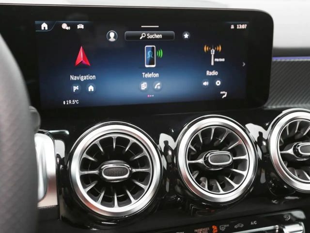 Mercedes-Benz GLB 200 AMG Line