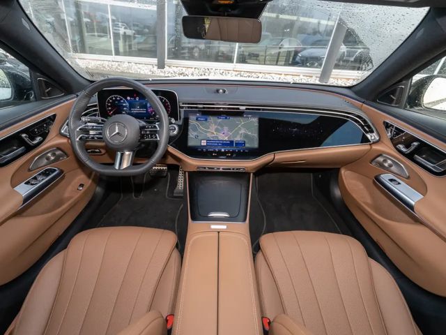 Mercedes-Benz E 200 4MATIC Sedan