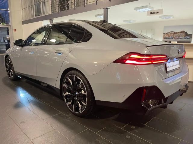 BMW 520 520d M-Sport Sedan