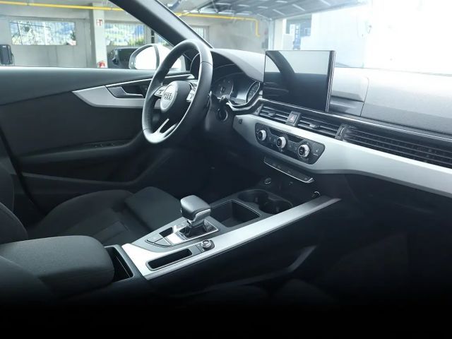 Audi A4 30 TDI Avant S-Line