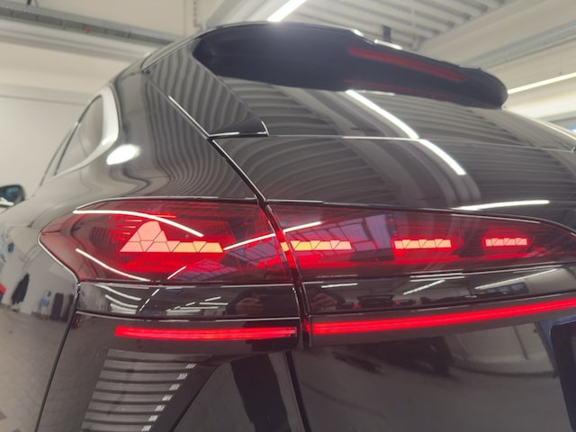 Audi A6 Avant Quattro S-Tronic