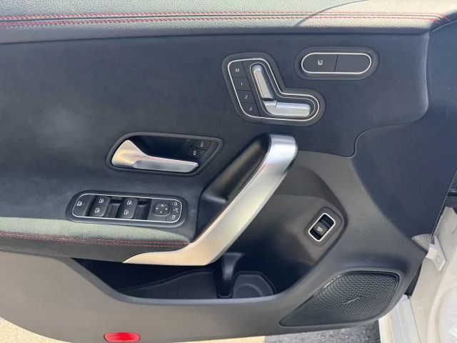 Mercedes-Benz CLA 220 AMG Line