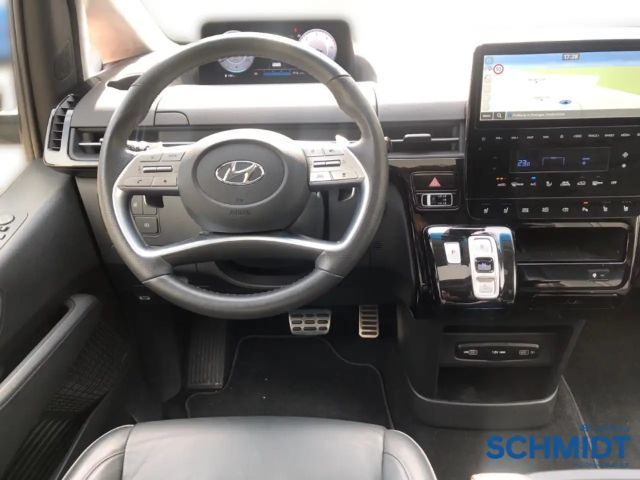 Hyundai Staria Signature