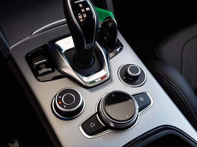 Alfa Romeo Stelvio AT8 Q4 Veloce