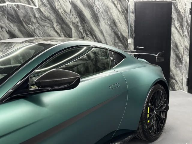 Aston Martin Vantage V8