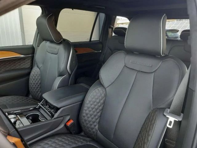 Jeep Grand Cherokee Summit