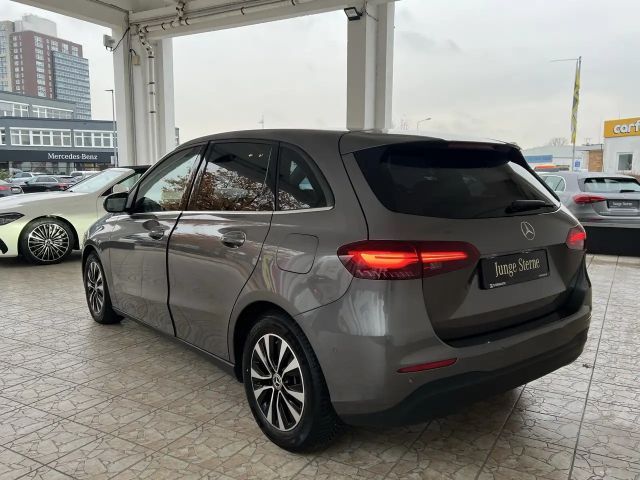 Mercedes-Benz B 180 B 180 d