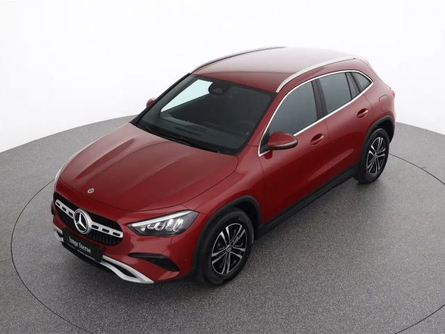 Mercedes-Benz GLA 180 Aut. AHK Park.Assistent Sitzhzg.