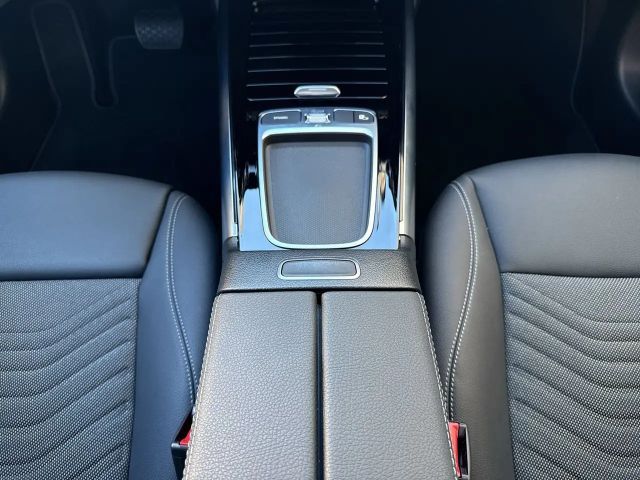 Mercedes-Benz B 180 Sedan