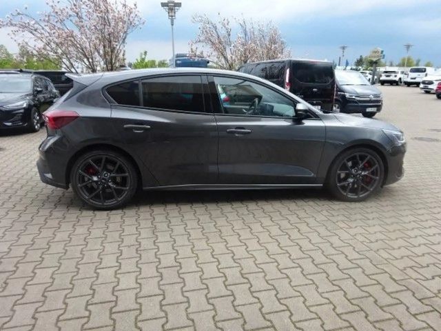 Ford Focus ST Line