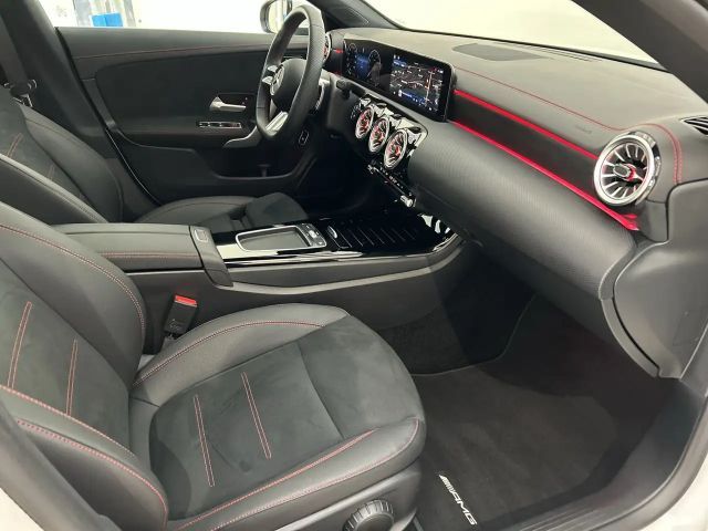 Mercedes-Benz CLA 200 AMG Line Shooting Brake