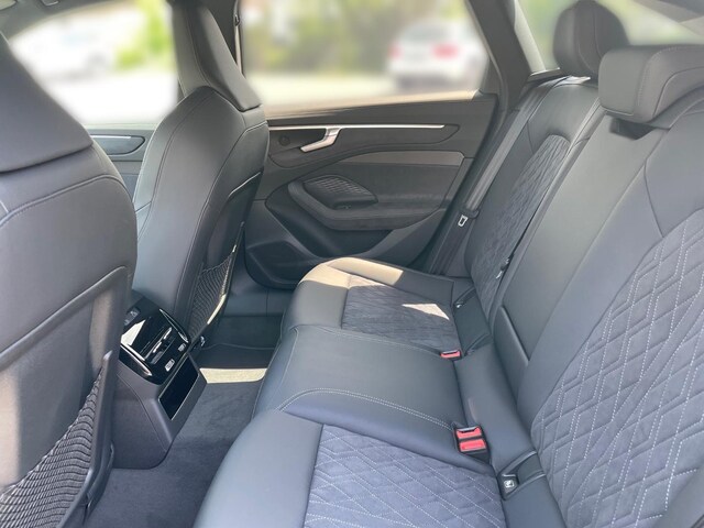 Audi A6 Avant Quattro S-Tronic