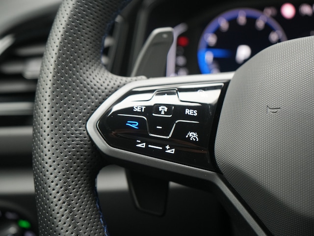 Volkswagen T-Roc T-Roc R  MATRIX AKRAPOVIC ACC DCC NAVI KAM SHZ