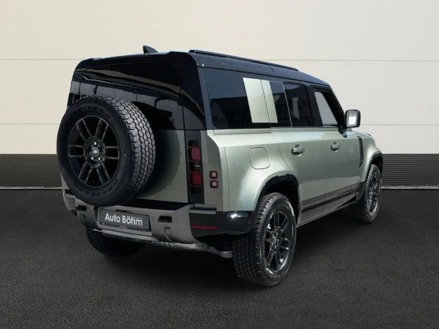Land Rover Defender 110 D250 Dynamic SE