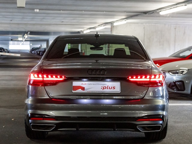 Audi A4 40 TFSI Quattro S-Line S-Tronic Sedan