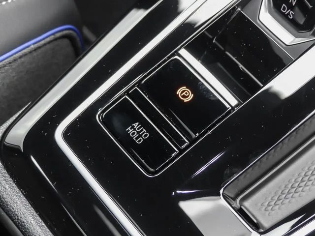 Volkswagen Golf R-Line Variant