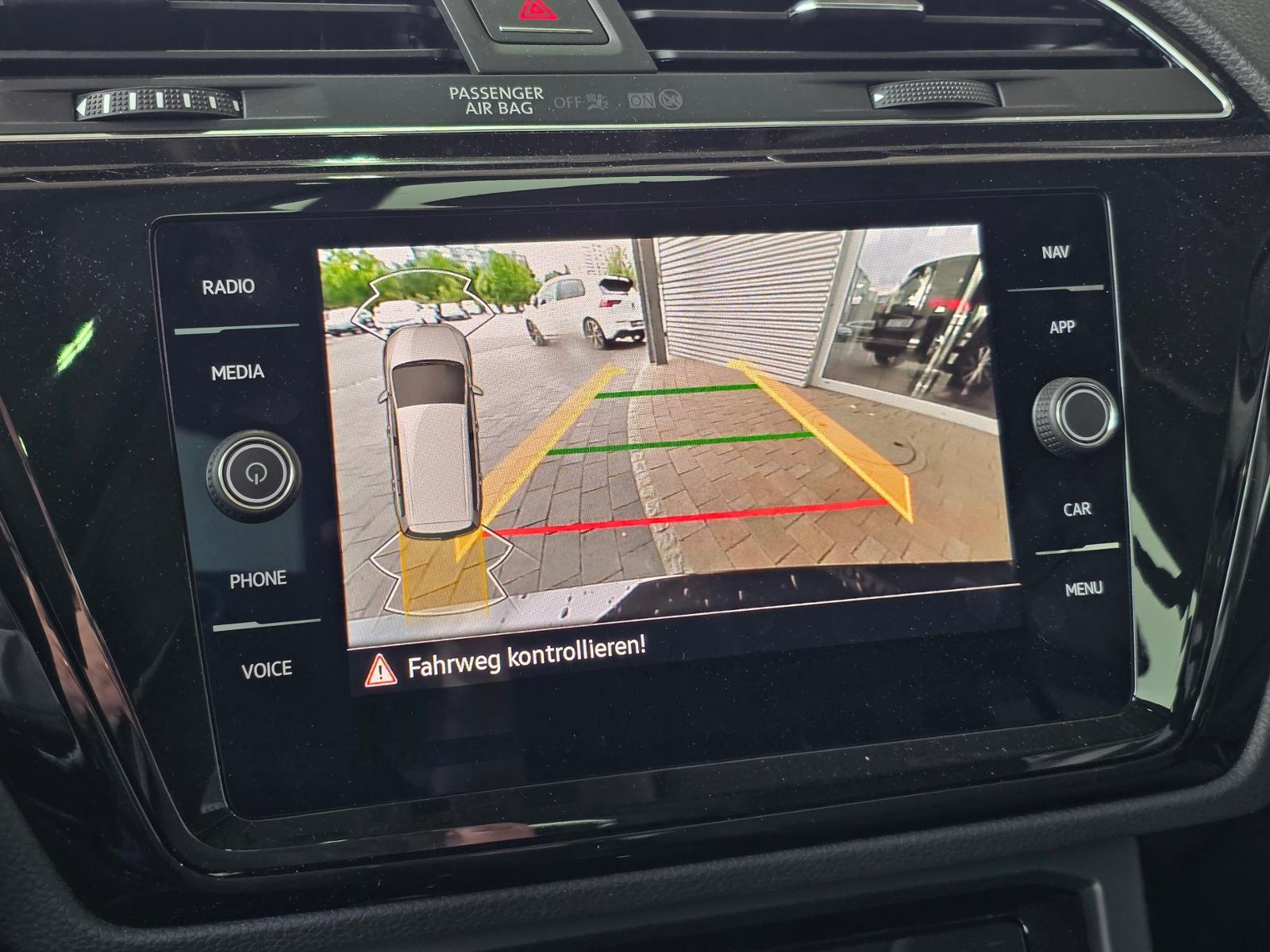 Volkswagen Touran 1.5 TSI DSG IQ.Drive R-Line