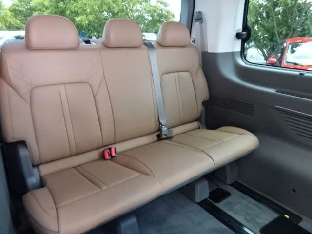 Hyundai Staria Signature