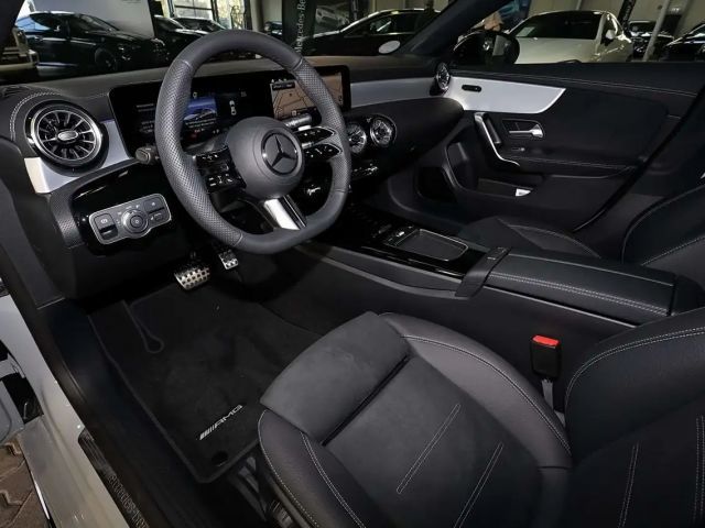 Mercedes-Benz CLA 200 AMG Line Coupé