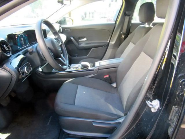 Mercedes-Benz A 200 A 200 d