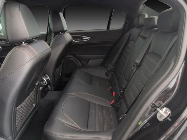 Alfa Romeo Giulia AT8 Q4