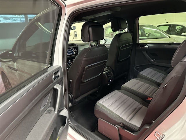 Volkswagen Touran 1.5 TSI DSG R-Line