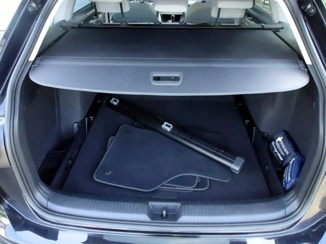 Volkswagen Golf Life Variant