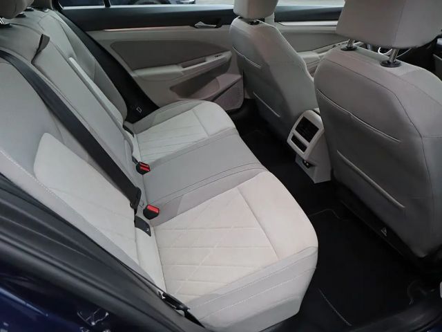 Volkswagen Golf Life Variant