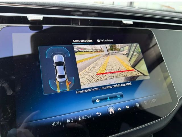 Mercedes-Benz E 220 E 220 d Sedan