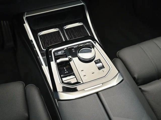 BMW 740 740d M-Sport Sedan xDrive