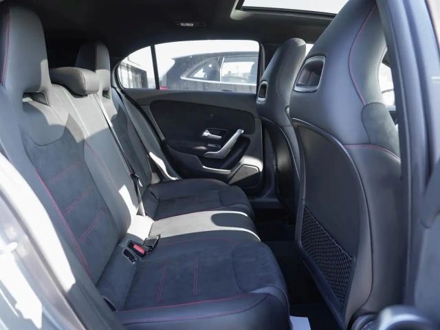 Mercedes-Benz A 250 A 250 e AMG Line