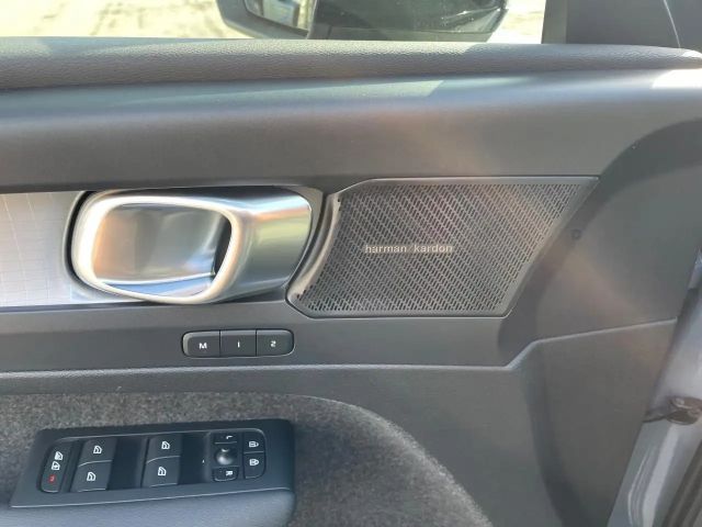 Volvo XC40 Dark Plus T4