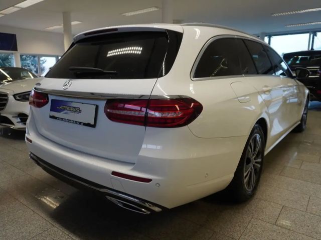 Mercedes-Benz E 200 E 200 d