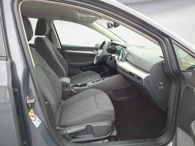 Volkswagen Golf 1.5 eTSI DSG Life Variant