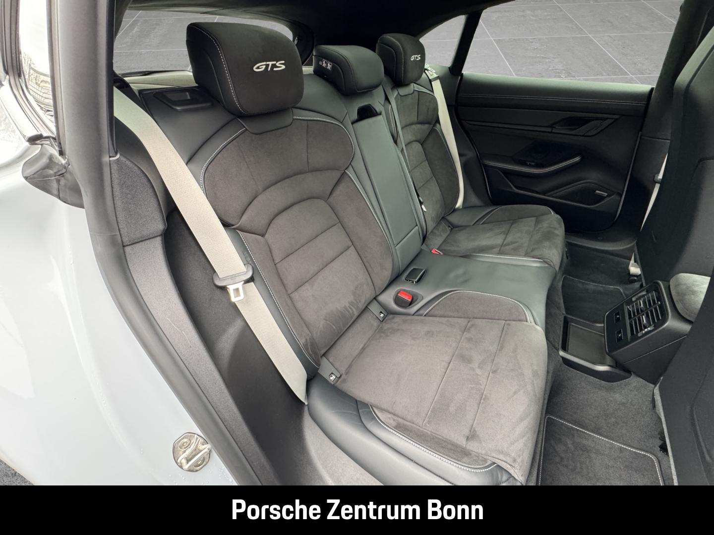 Porsche Taycan GTS Sport Turismo