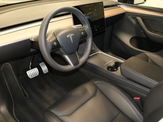 Tesla Model Y AWD Performance