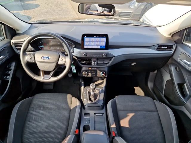 Ford Focus Cool & Connect EcoBoost Wagon