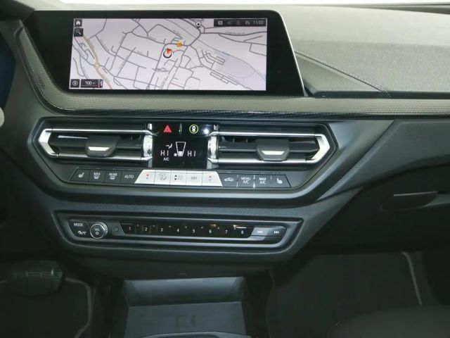 BMW 118 118i Sedan Sport Line