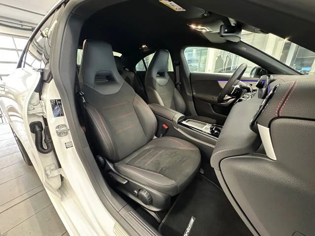 Mercedes-Benz CLA 200 AMG Line Coupé