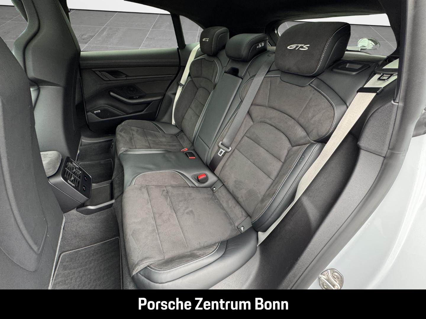 Porsche Taycan GTS Sport Turismo