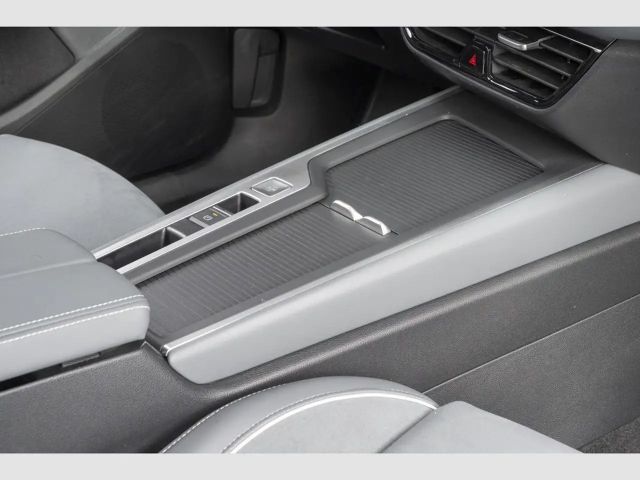 Volkswagen Passat 1.5 eTSI Business Variant