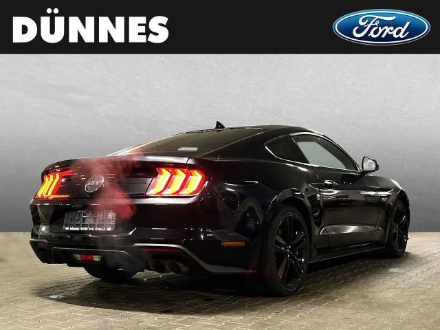 Ford Mustang Fastback GT 5.0 V8