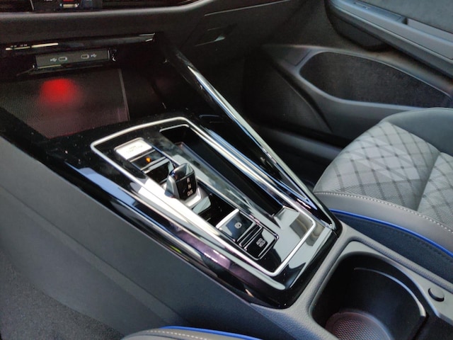 Volkswagen Golf 1.5 eTSI DSG Golf VIII R-Line