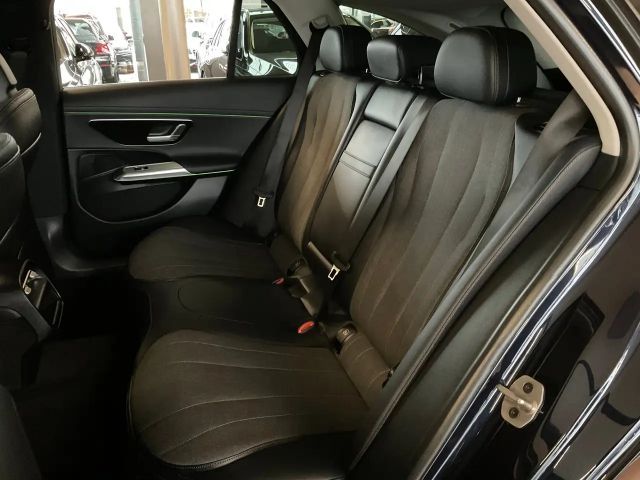 Mercedes-Benz E 220 AVANTGARDE E 220 d Estate