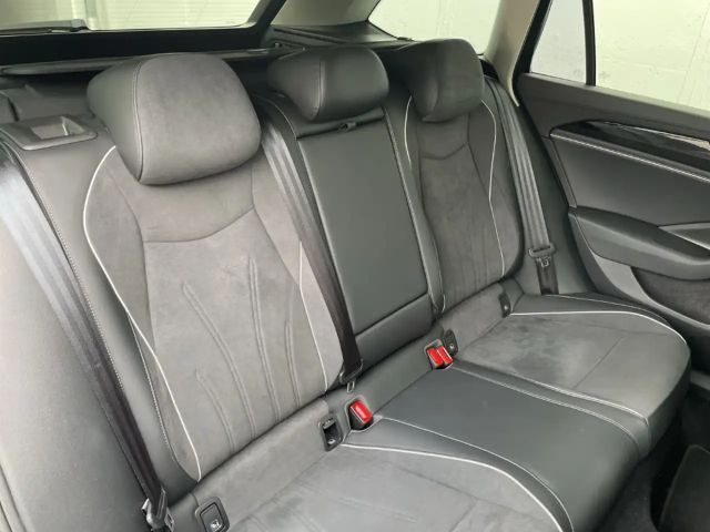 Volkswagen Passat 1.5 eTSI Business Variant