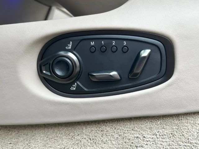 Aston Martin DB12 Volante Carribean Blue Pearl Carbonbremse