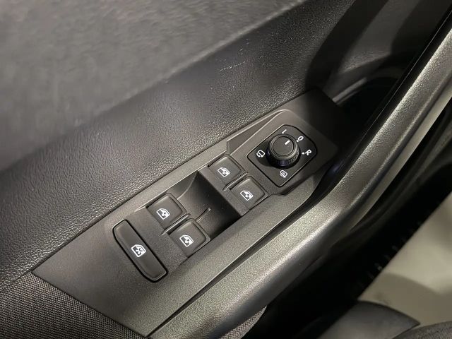 Volkswagen Polo 1,0*8 Fach*Parksensoren*Apple Carplay*Android A...