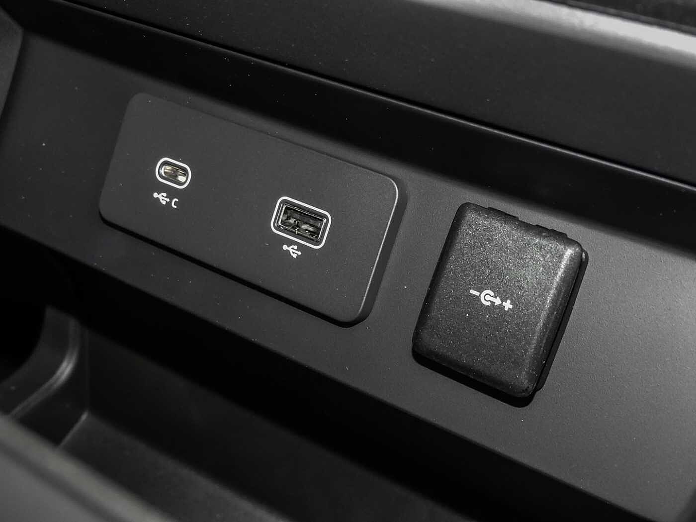 Land Rover Defender 90 Dynamic SE